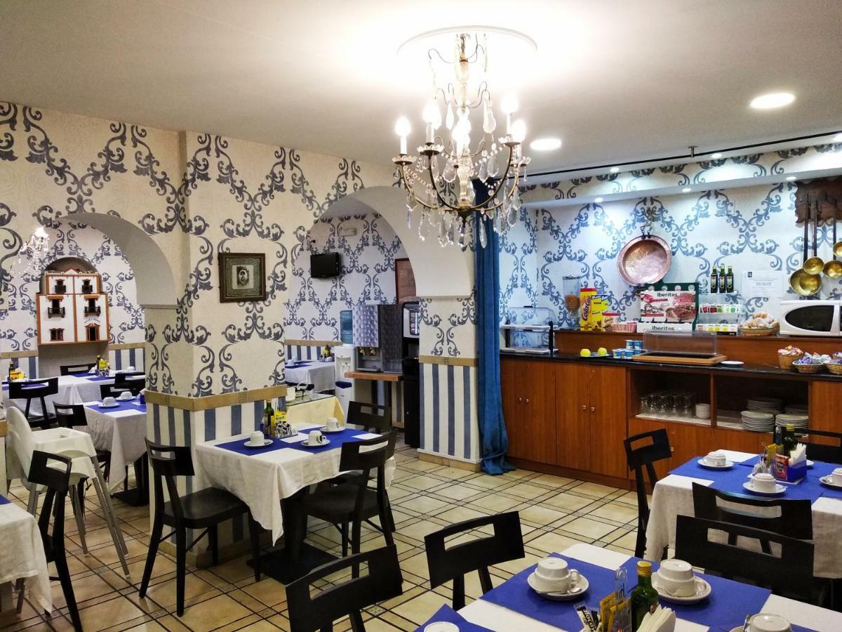 Hotel Iberia Plaza Mayor Касерес Экстерьер фото